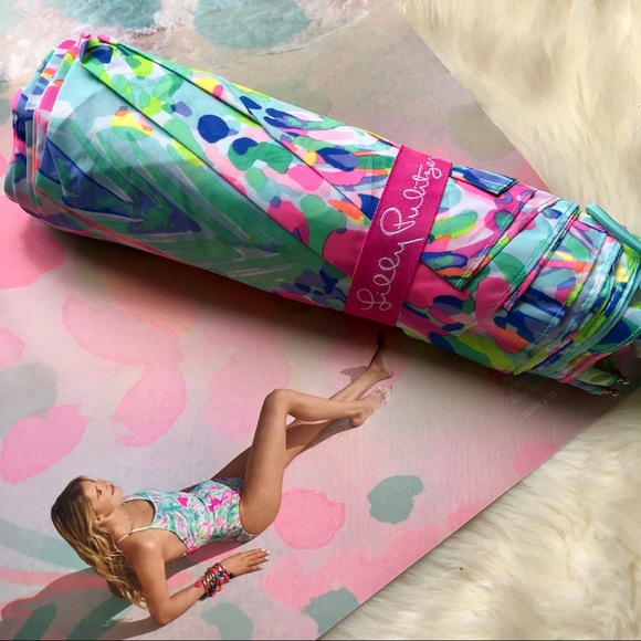 LILLY PULITZER CATCH THE WAVE GWP UMBRELLA